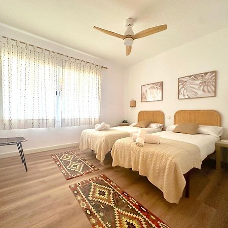 Villa Alboran Beachfront 9Pax Торре-де-Бенагальбон Экстерьер фото