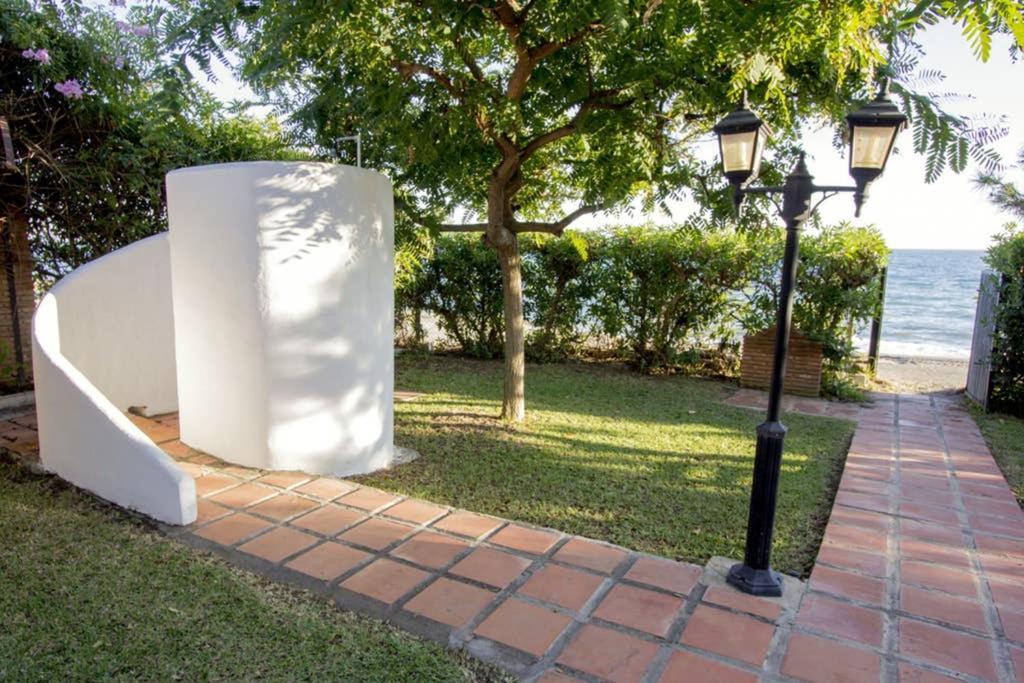 Villa Alboran Beachfront 9Pax Торре-де-Бенагальбон Экстерьер фото